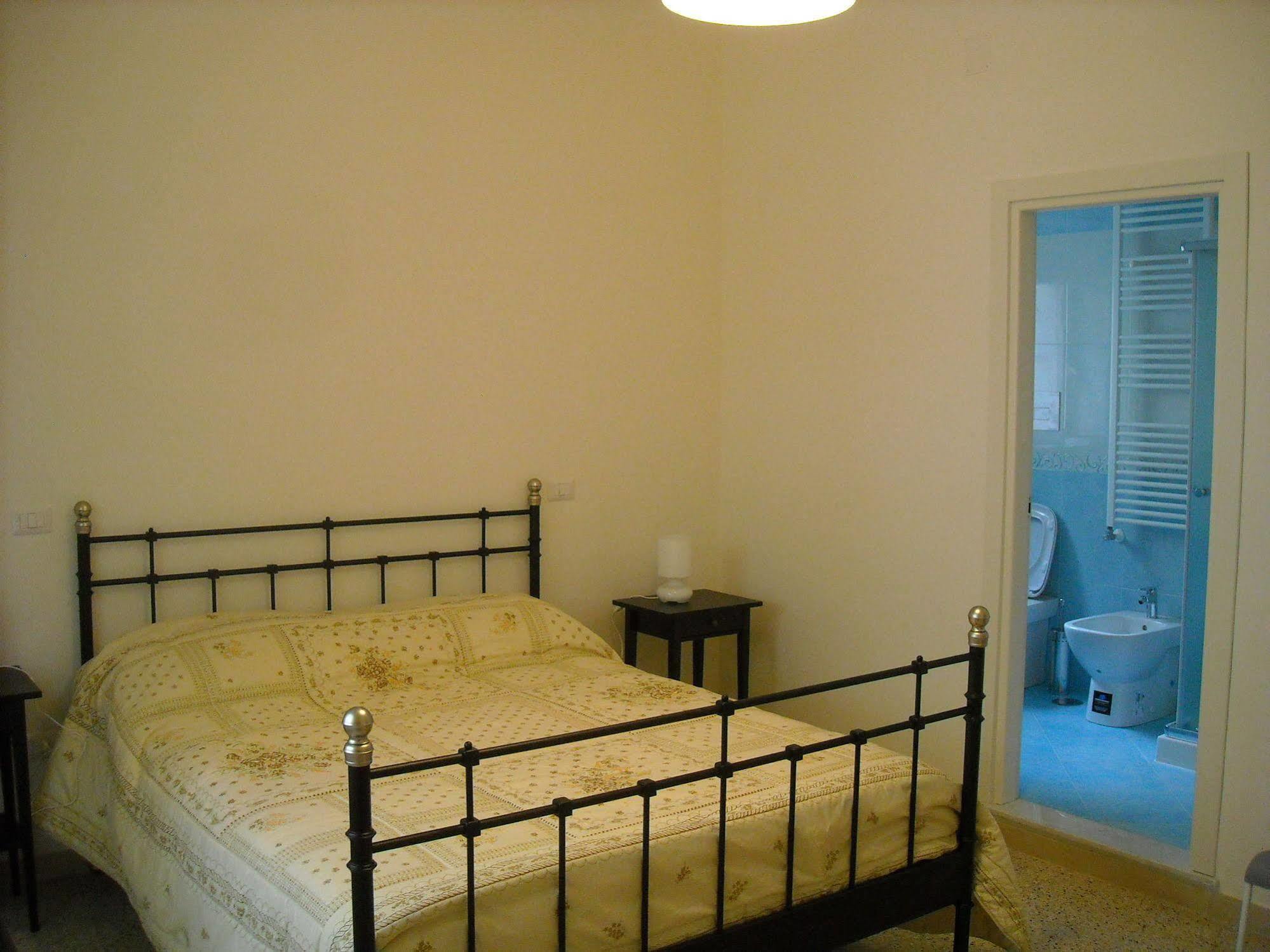 ナポリ Domus Aurea Bed & Breakfast エクステリア 写真