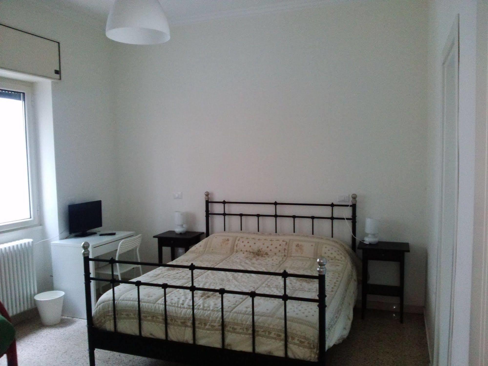 ナポリ Domus Aurea Bed & Breakfast エクステリア 写真